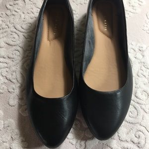 Kelly and Katie Astor Black Flats New Size 10